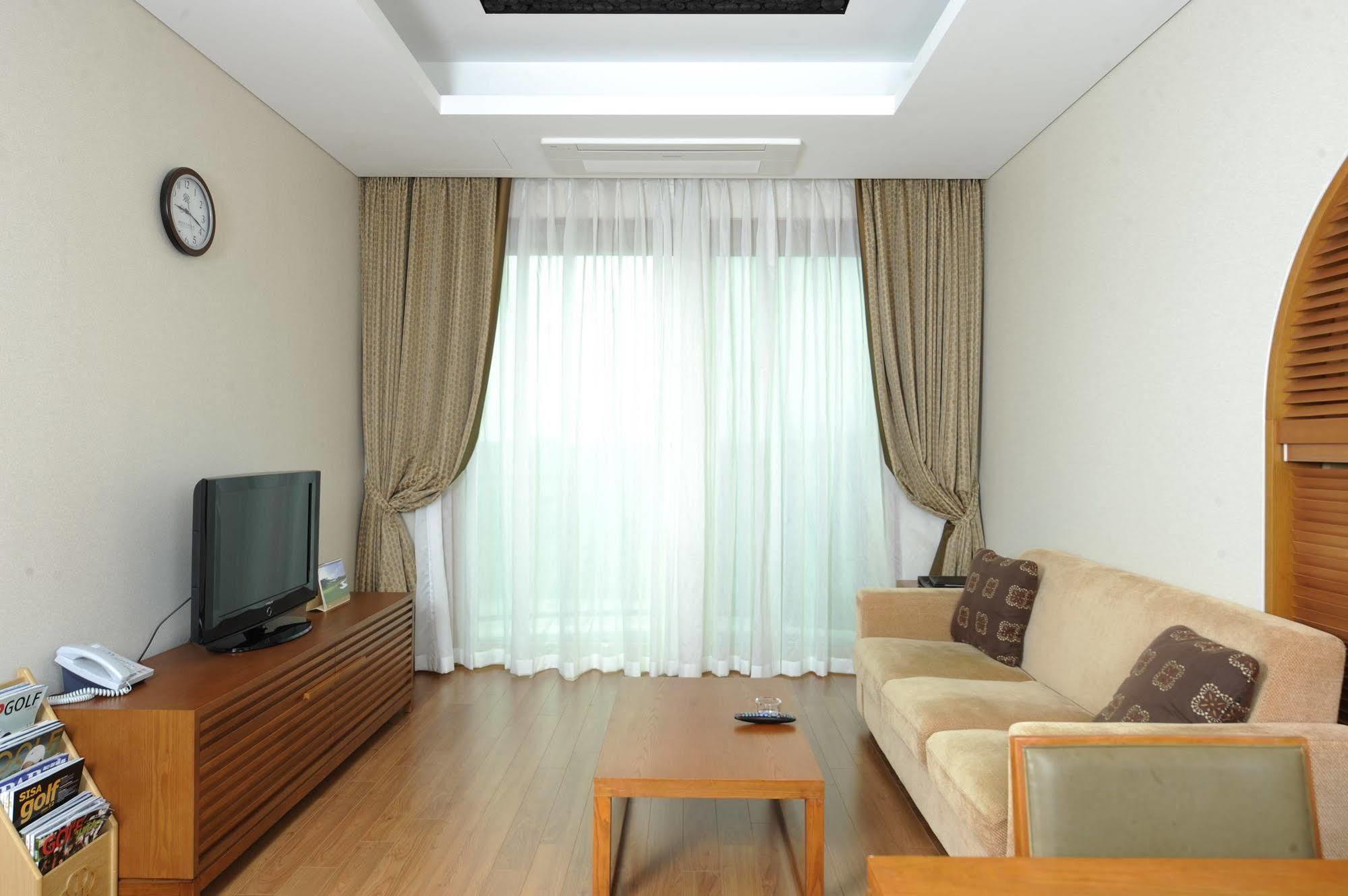 Pineridge Hotel Sokcho Eksteriør billede