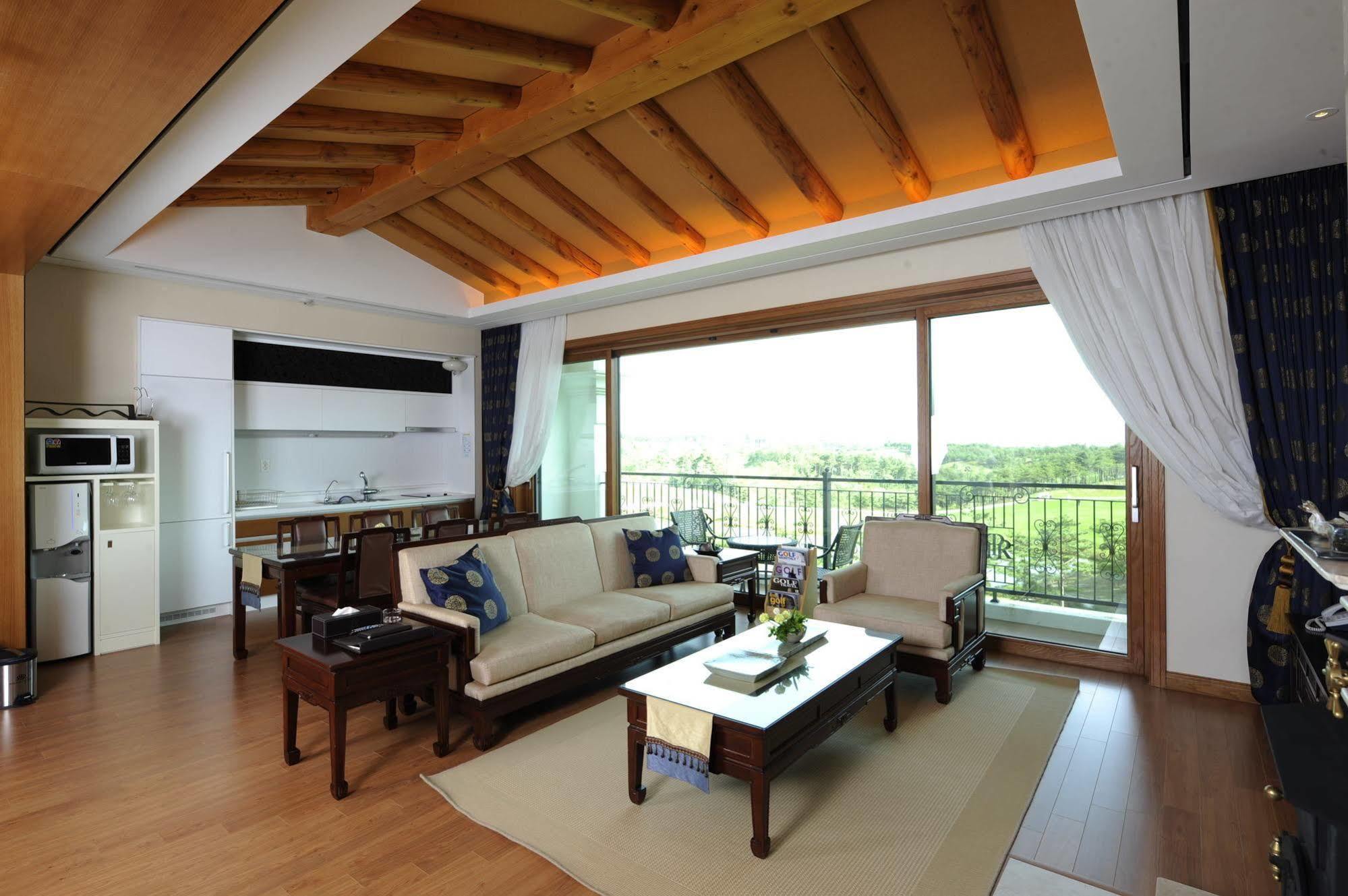 Pineridge Hotel Sokcho Eksteriør billede